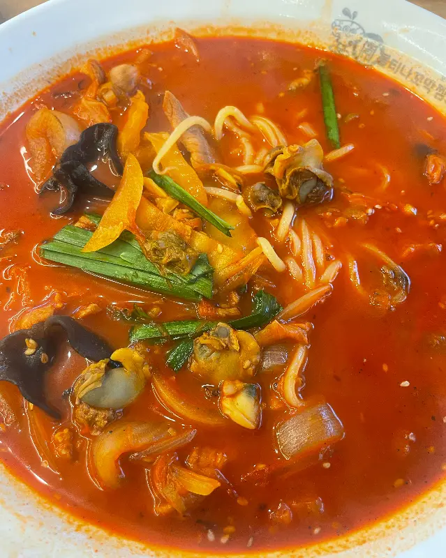 꼬막이 가득한 짬뽕