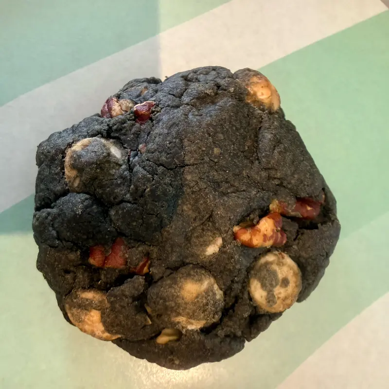 서귀피안 베이커리에서 판매하는 쿠키. 독특한 비주얼과 맛이 인상적이다.