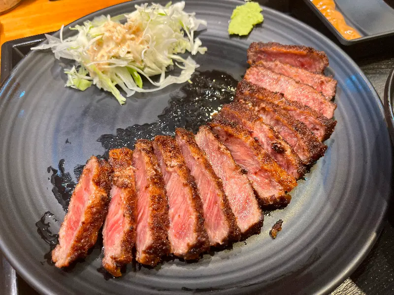 노릇노릇 구워진 육전의 모습