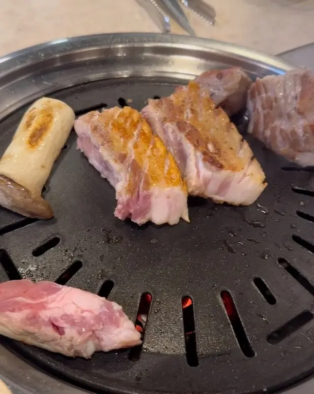 노릇하게 구워진 고기