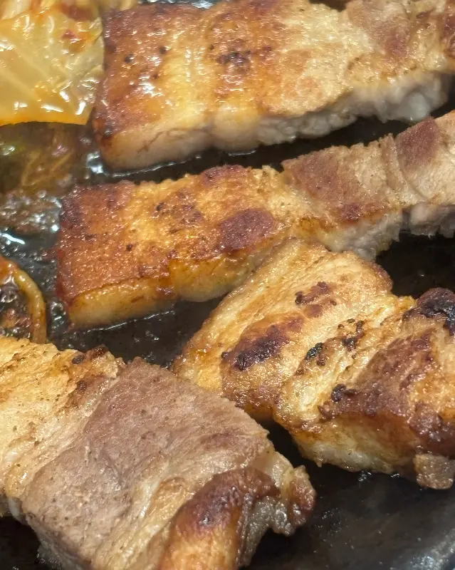 잘 구워진 삼겹살