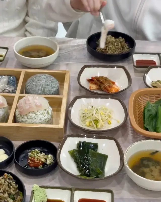 초밥 정식 밑반찬