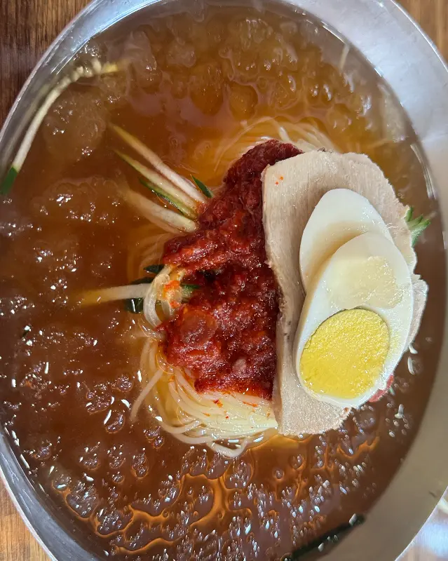 살얼음이 동동 떠 있는 물밀면