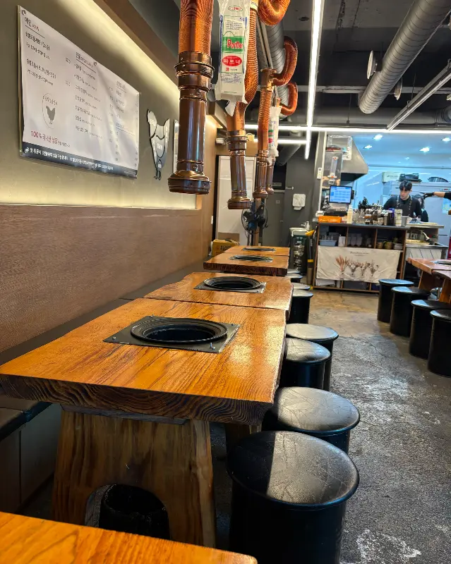 토담닭갈비 내부 테이블