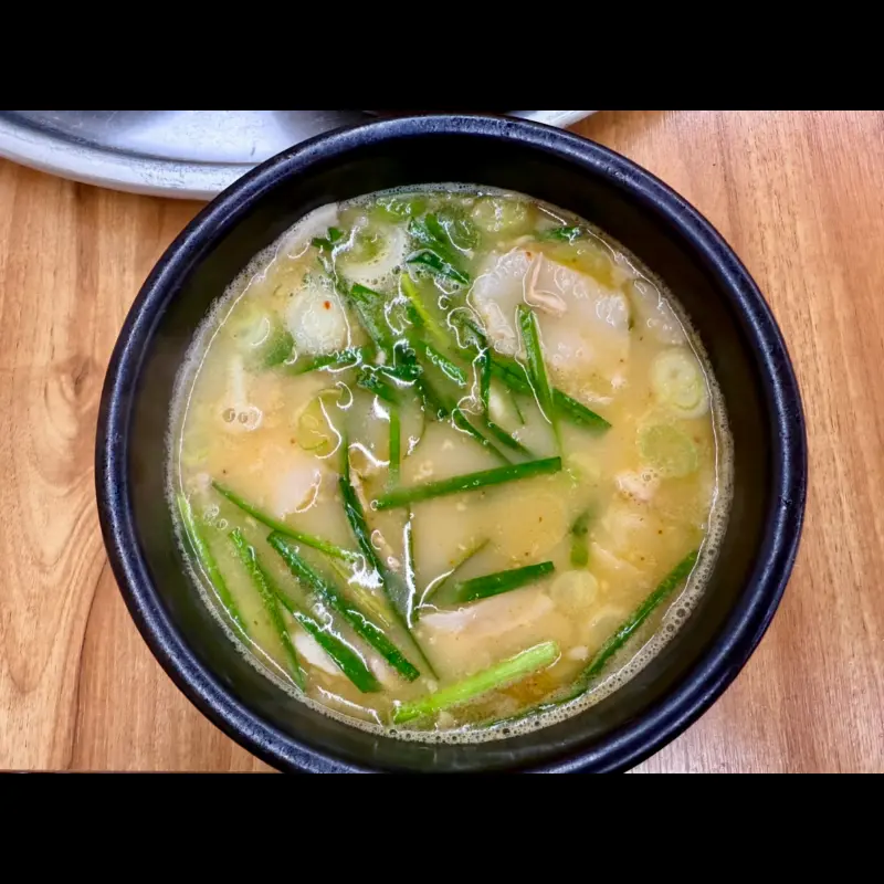 푸짐한 돼지국밥 한 그릇