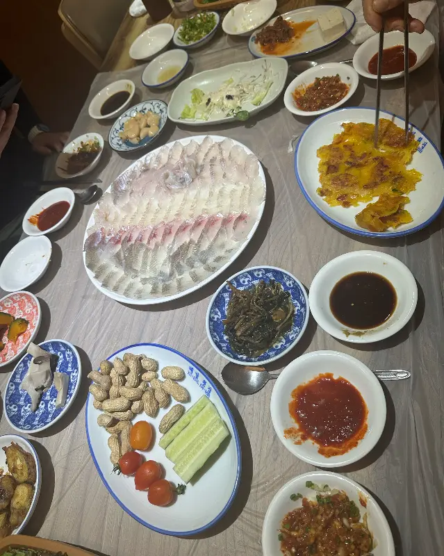 한상 가득 차려진 곁들임