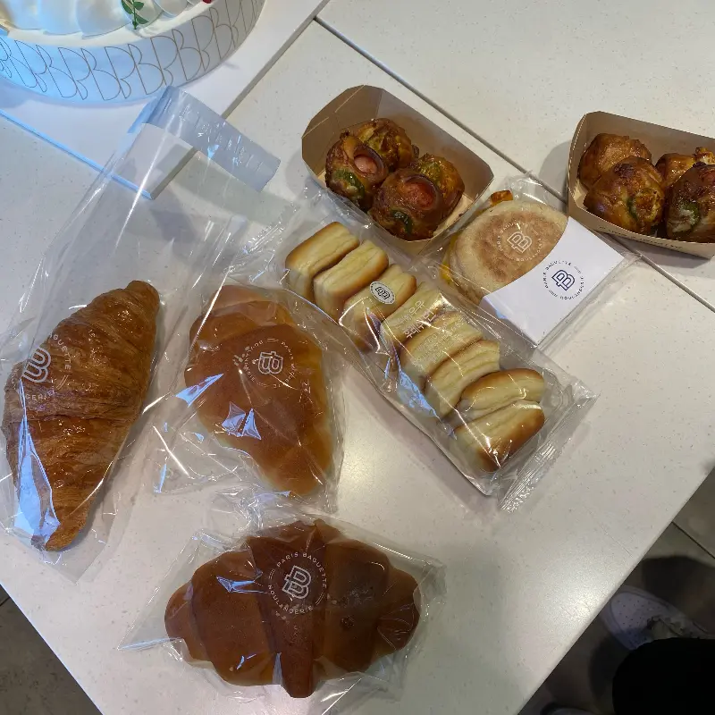 다양한 빵 포장