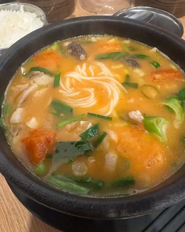 다대기를 푼 내장국밥