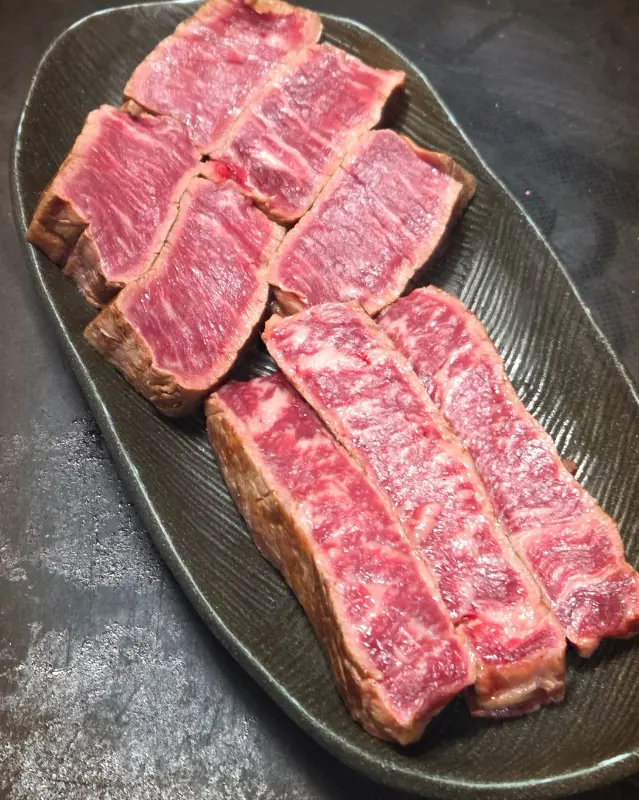 잘 구워진 소고기 단면