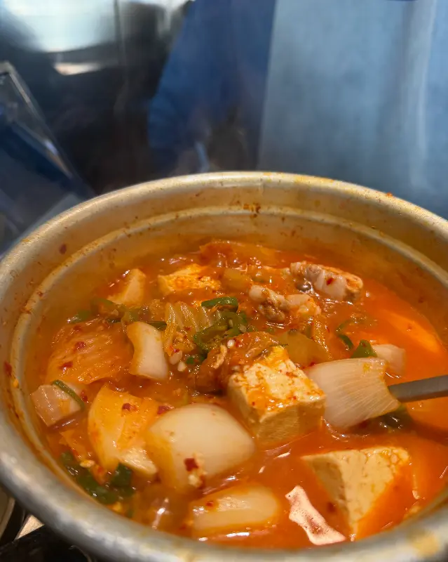 얼큰한 김치찌개