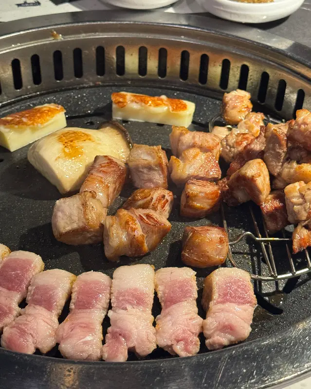 고기와 함께 구워먹는 버섯과 치즈