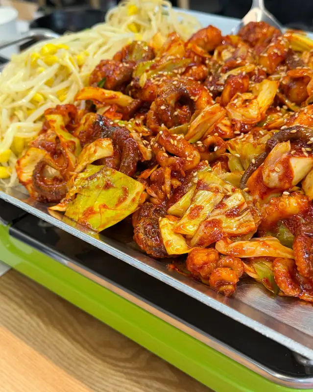 철판 쭈꾸미와 콩나물