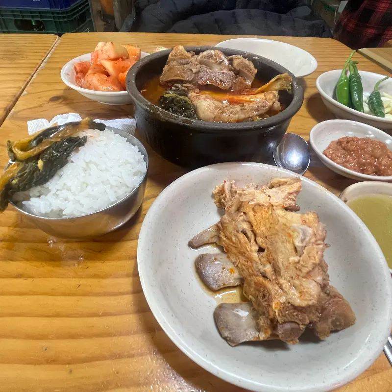 뼈해장국과 반찬