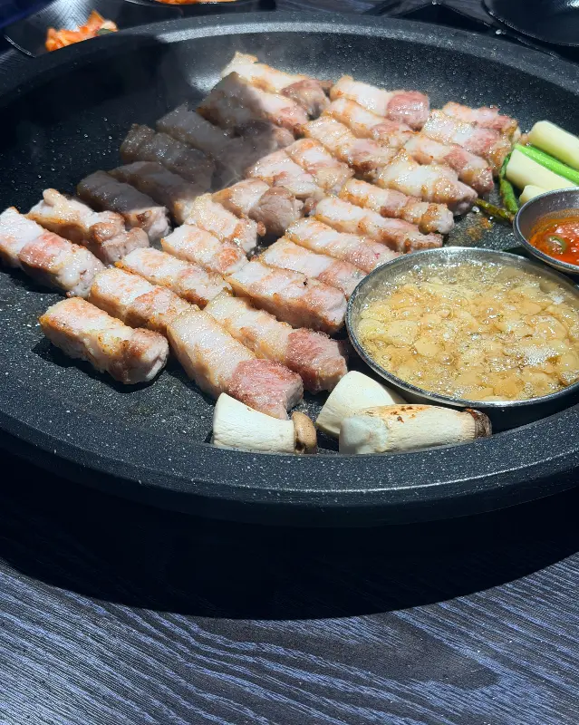 잘 구워진 삼겹살