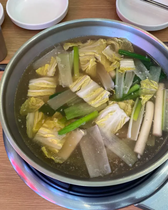 끓기 전 닭한마리의 모습