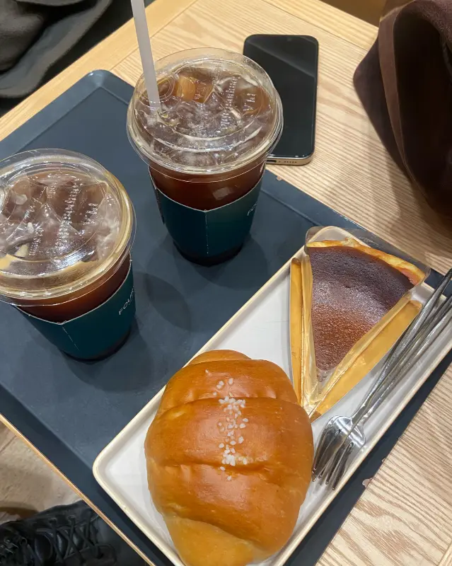 소금빵과 치즈케이크