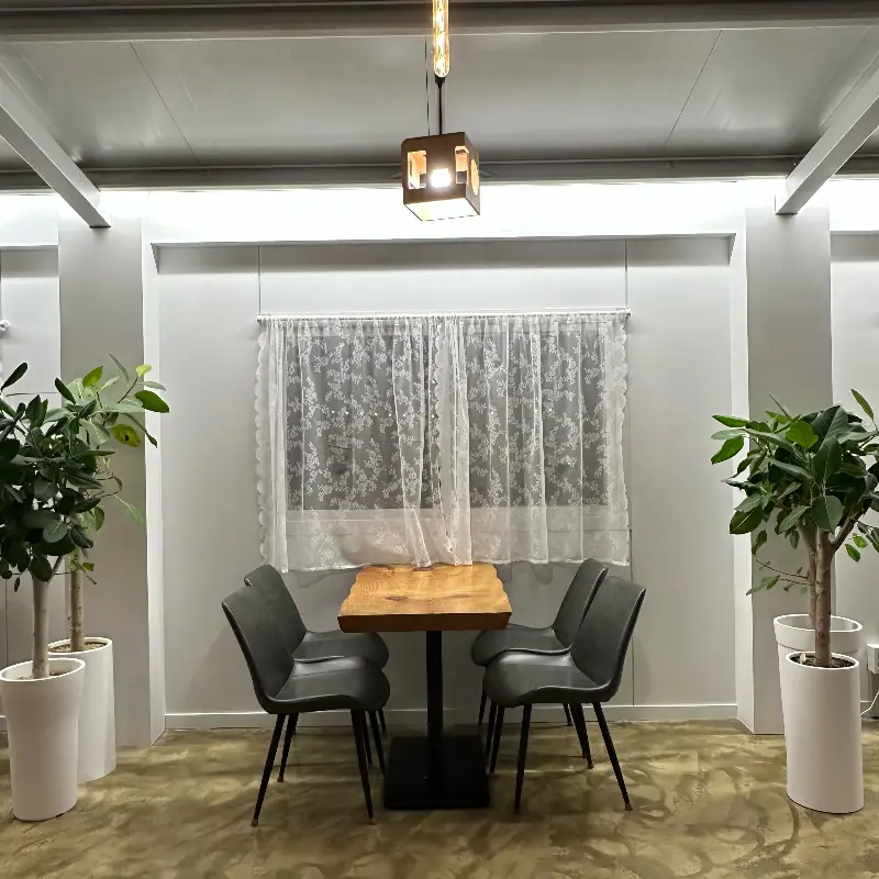 깔끔하게 정돈된 테이블