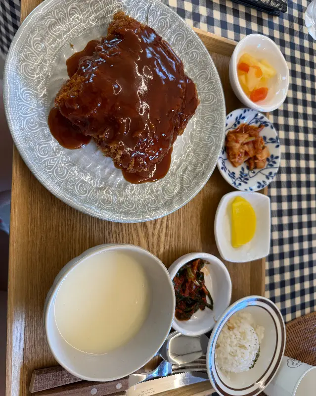 돈까스 한 상차림