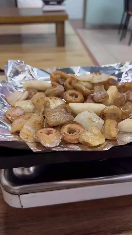 숯불 위에서 익어가는 막창