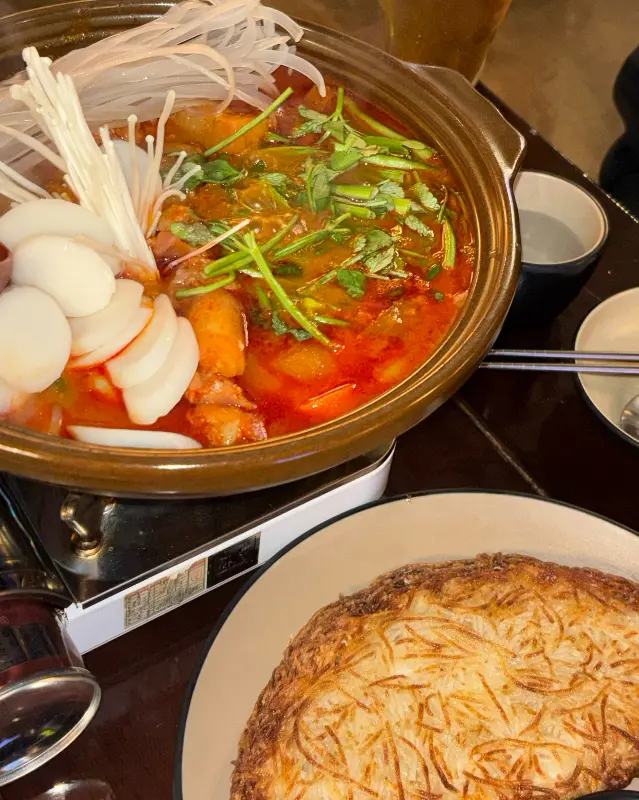 테이블 위 음식