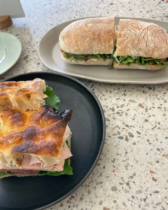 포카치아와 치아바타 샌드위치