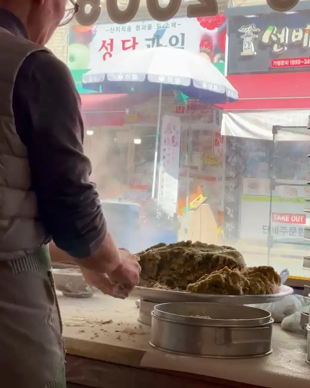 만두 만드는 모습