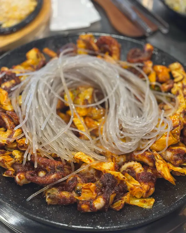 매콤한 쭈꾸미와 쫄깃한 면발의 조화