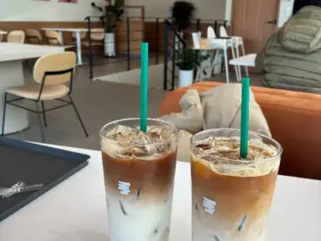 도서관 옆 숨겨진 보석, 댄싱컵에서 찾은 안산 맛집의 커피 향기