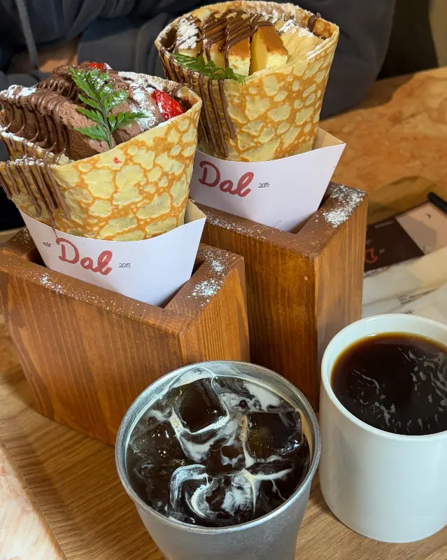 맛있는 크레페와 커피