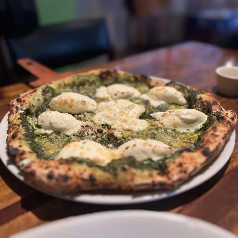 바질 페스토 마스카포네 피자
