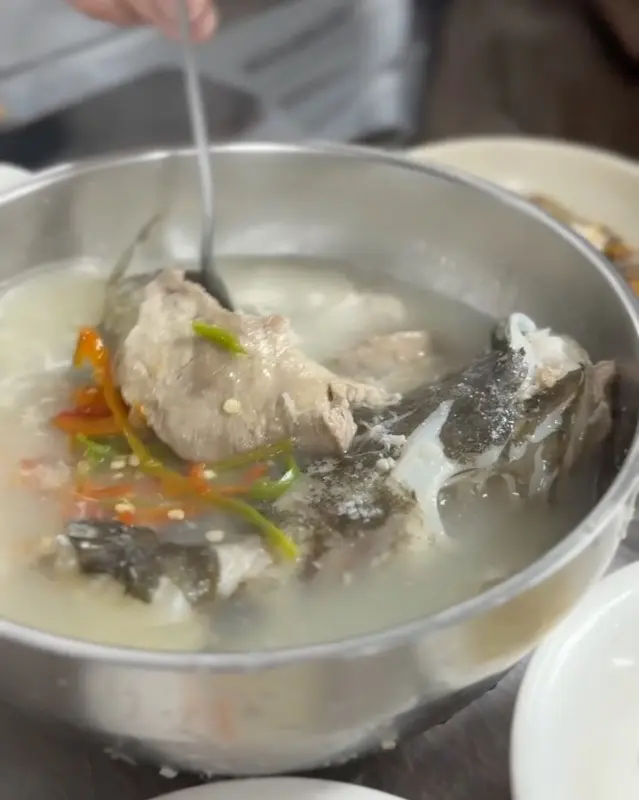 뽀얀 국물이 인상적인 대구탕