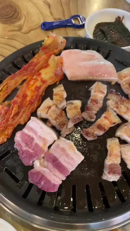 지글지글 구워지는 돼지고기