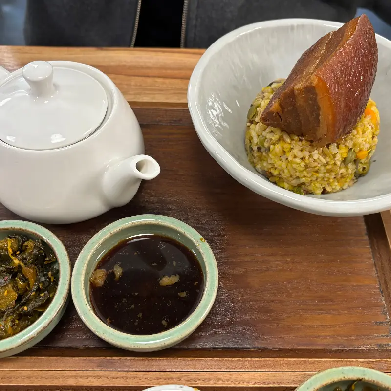 오겹살 조림이 올라간 부타노가쿠니