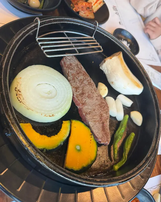 한우와 곁들임 채소