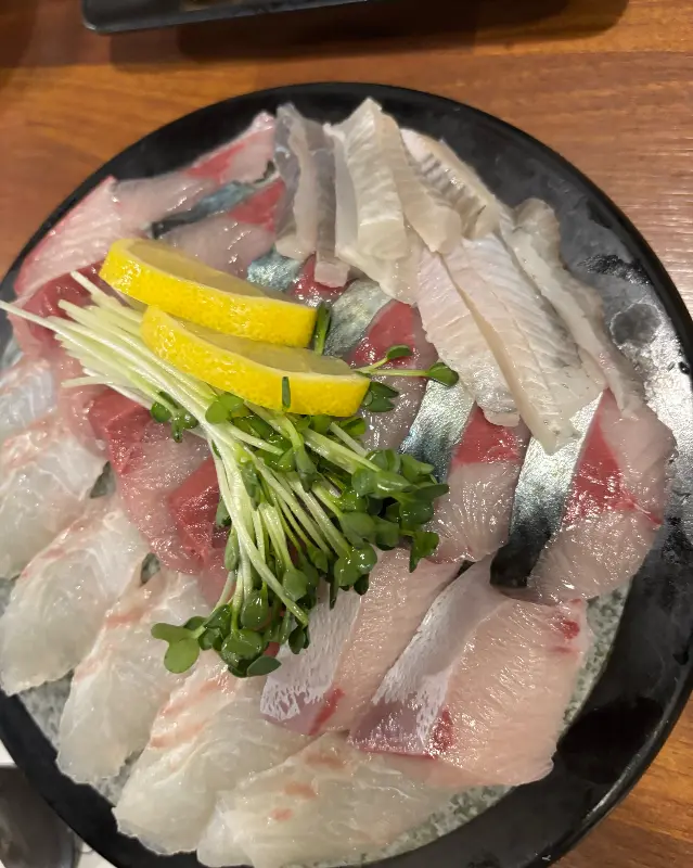 얇게 썰린 광어회의 아름다운 자태