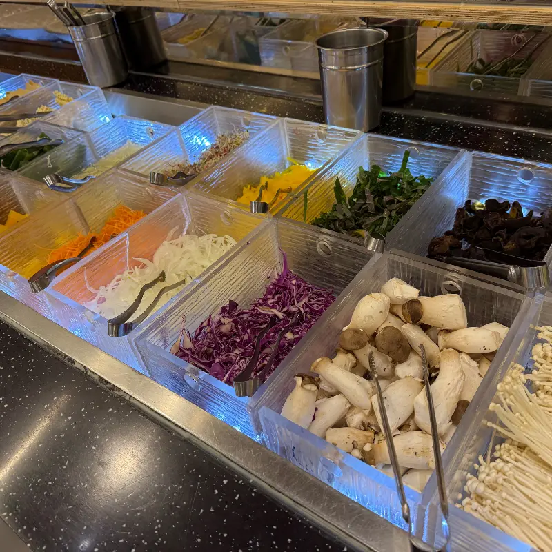 다양한 샐러드바 메뉴