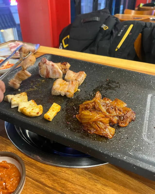 삼겹살 굽는 모습