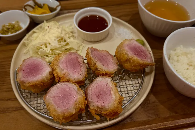 핑크빛 안심카츠 단면