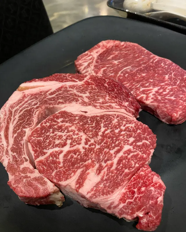 선명한 마블링의 한우