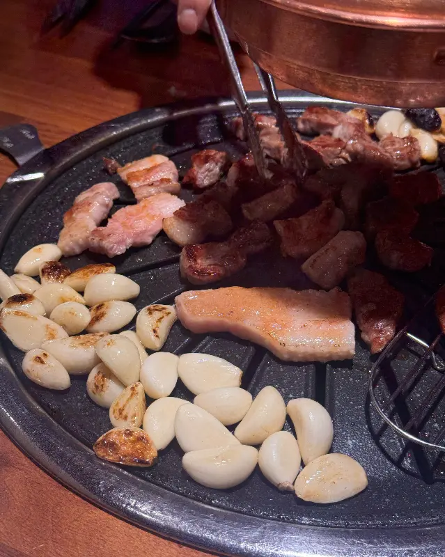 숯불과 함께 익어가는 삼겹살