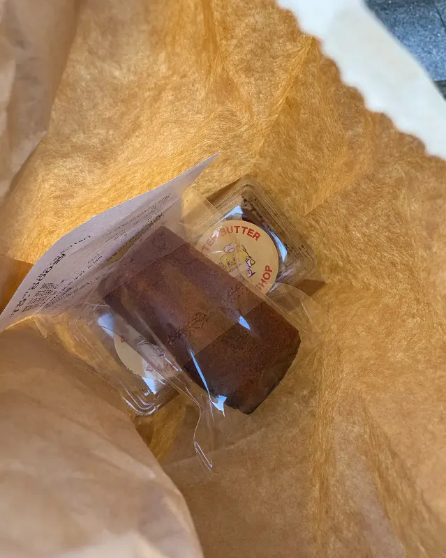 포장해온 디저트