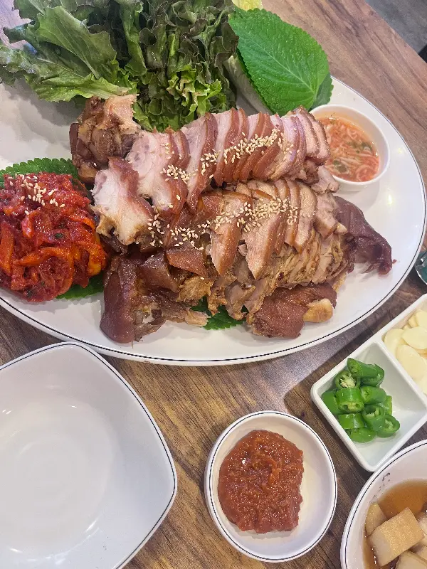 쌈 싸먹기 좋은 족발