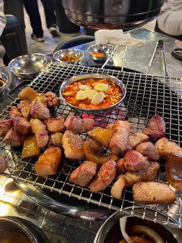 잘 구워진 삼겹살