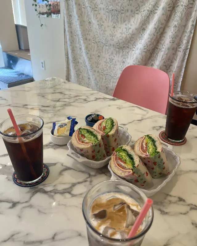 푸짐한 라페 샌드위치