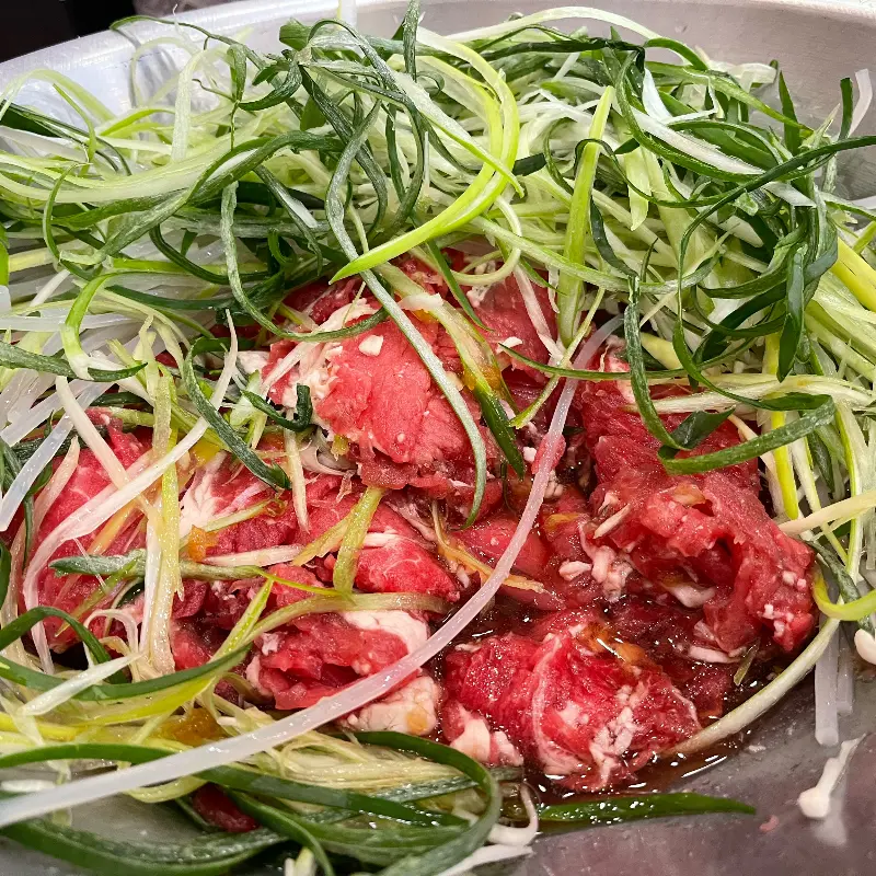 신선한 재료가 가득한 물갈비