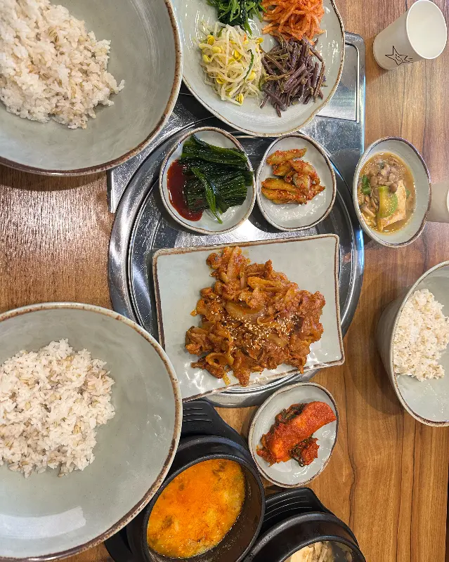 윤기가 좔좔 흐르는 제육볶음