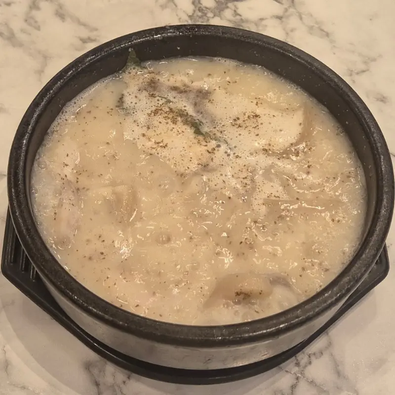 뽀얀 국물의 순대국밥