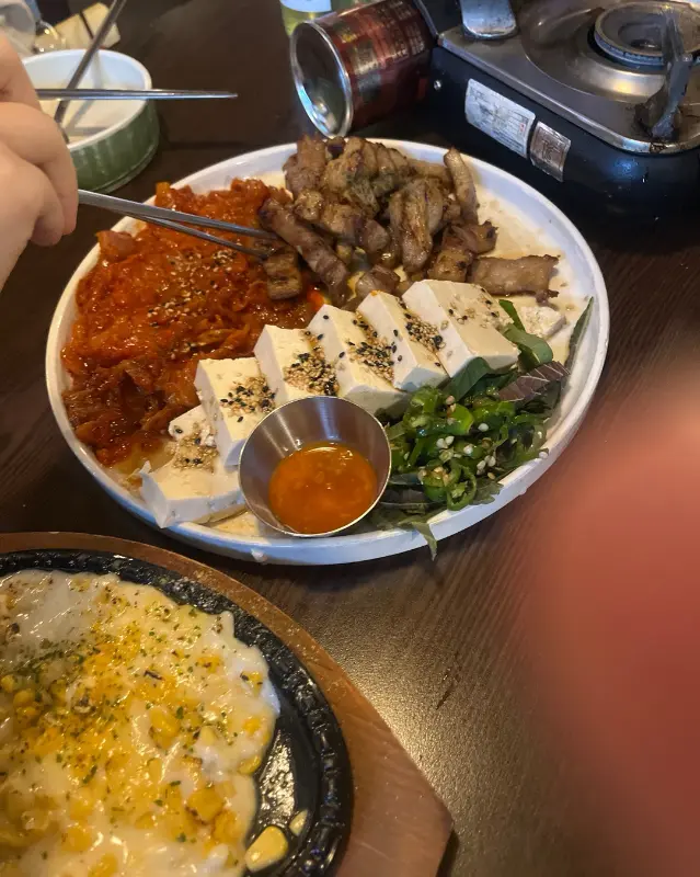 김치, 두부, 돼지고기 삼합의 환상적인 조화