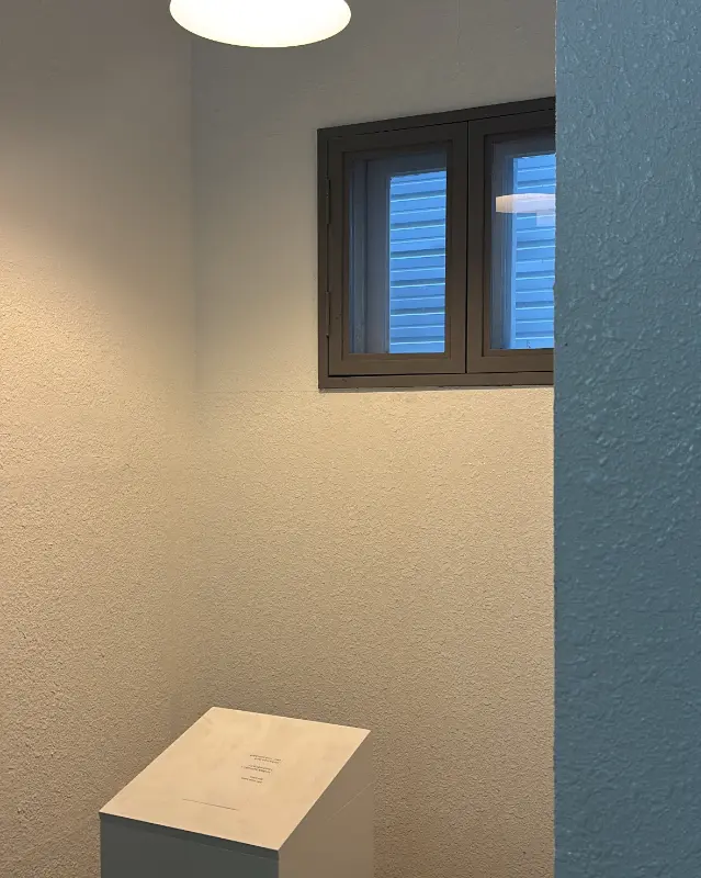 은은한 조명과 아늑한 공간