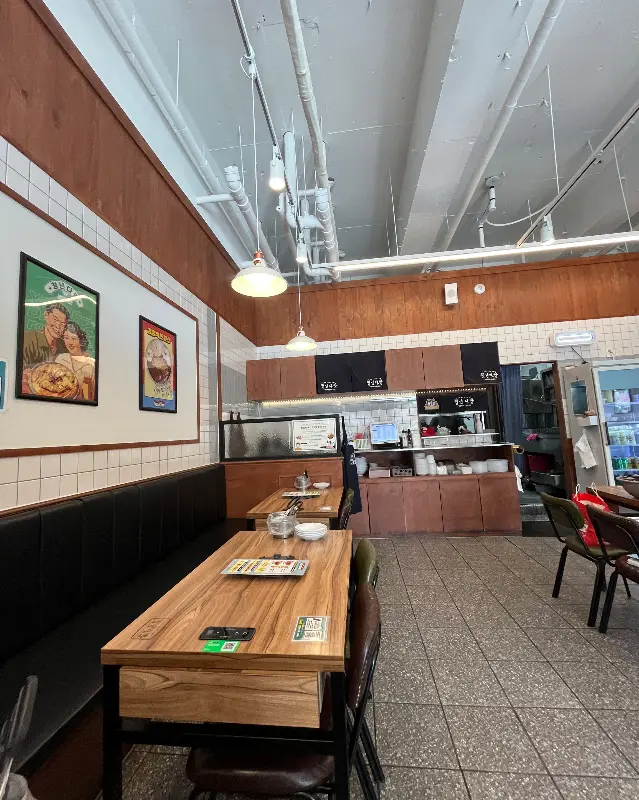 넓은 매장 내부